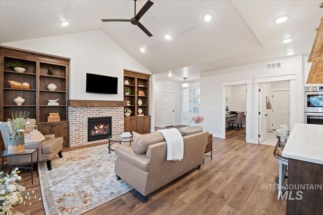 8416 W Meltwater Ln, Eagle, ID 83616