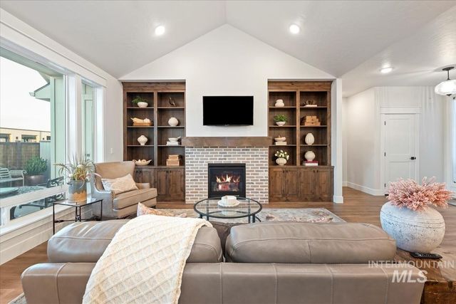 8416 W Meltwater Ln, Eagle, ID 83616