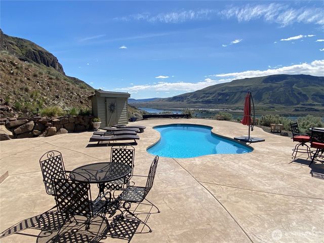 6696 Batterman Road, Rock Island, WA 98850