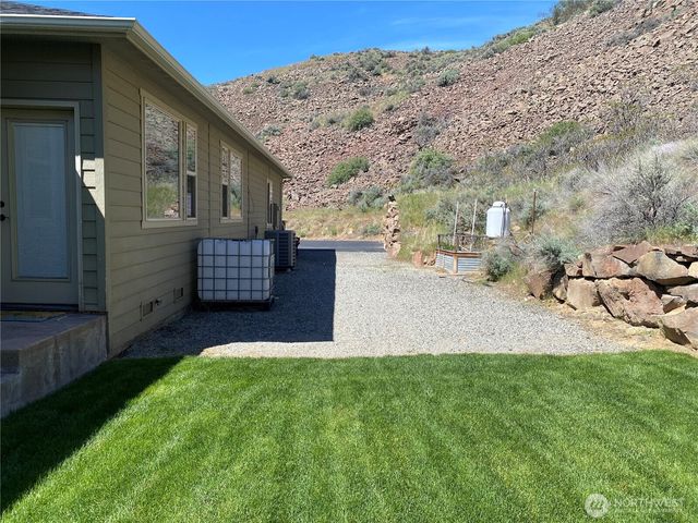 6696 Batterman Road, Rock Island, WA 98850