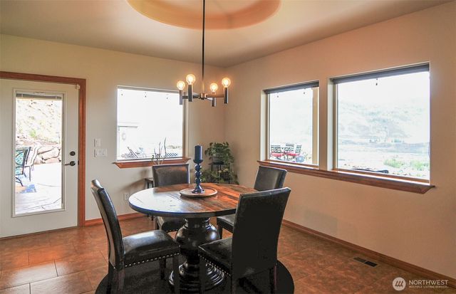 6696 Batterman Road, Rock Island, WA 98850