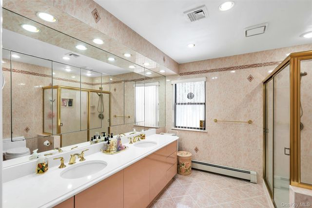 7 Albertson Lane, Old Westbury, NY 11568