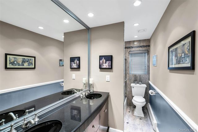 7 Albertson Lane, Old Westbury, NY 11568