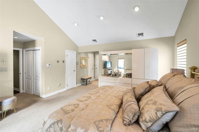 7 Albertson Lane, Old Westbury, NY 11568