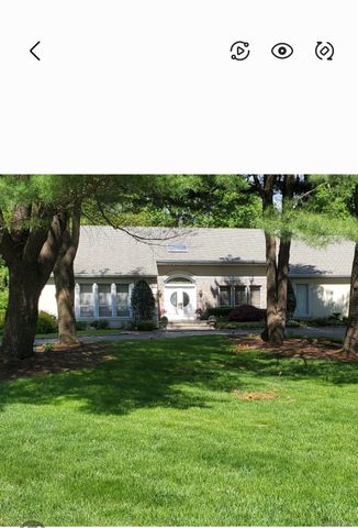 7 Albertson Lane, Old Westbury, NY 11568