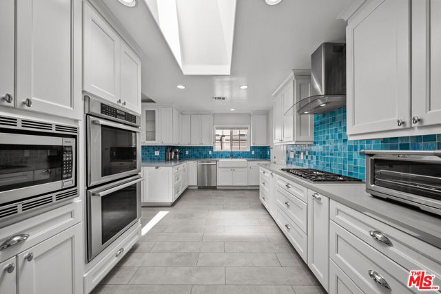 6015 Topeka Drive, Tarzana (los Angeles), CA 91356