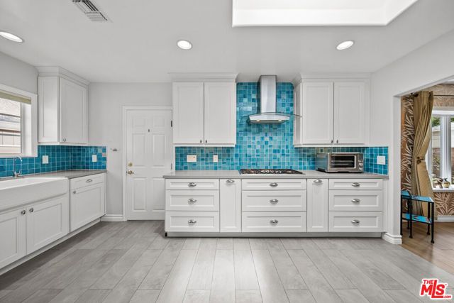6015 Topeka Drive, Tarzana (los Angeles), CA 91356