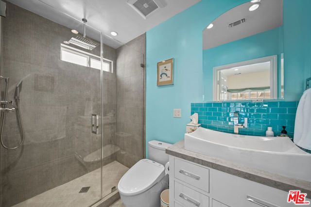 6015 Topeka Drive, Tarzana (los Angeles), CA 91356