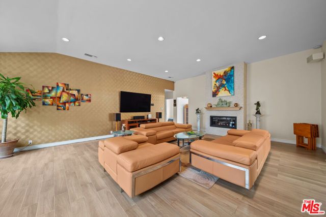 6015 Topeka Drive, Tarzana (los Angeles), CA 91356