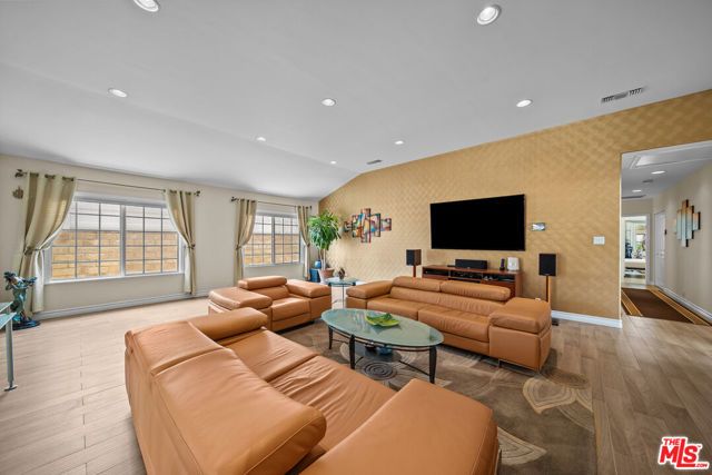 6015 Topeka Drive, Tarzana (los Angeles), CA 91356