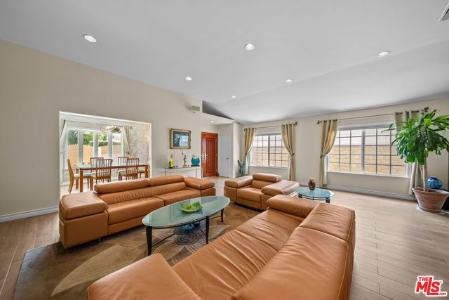 6015 Topeka Drive, Tarzana (los Angeles), CA 91356