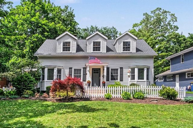 2621 Elmwood Drive, Grand Rapids, MI 49506