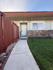 618 Yellowstone Dr, Vacaville, CA 95687