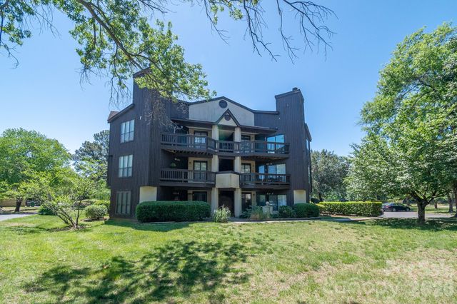 8216 Cedar Glen Drive, Charlotte, NC 28212