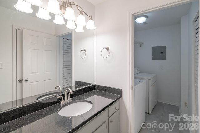 8216 Cedar Glen Drive, Charlotte, NC 28212