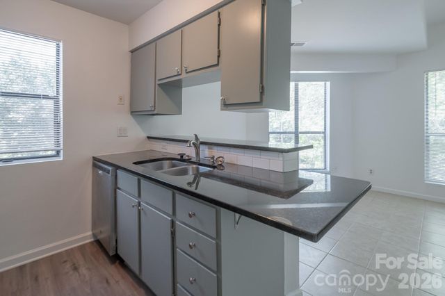 8216 Cedar Glen Drive, Charlotte, NC 28212