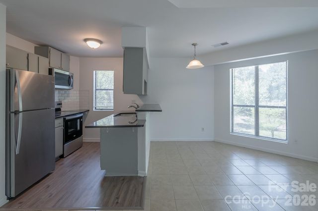 8216 Cedar Glen Drive, Charlotte, NC 28212