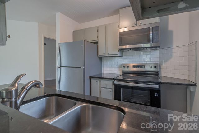 8216 Cedar Glen Drive, Charlotte, NC 28212