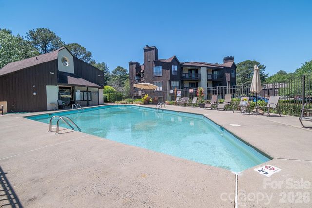 8216 Cedar Glen Drive, Charlotte, NC 28212