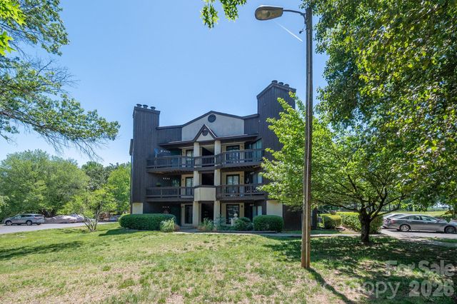 8216 Cedar Glen Drive, Charlotte, NC 28212