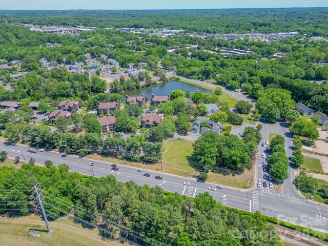 8216 Cedar Glen Drive, Charlotte, NC 28212