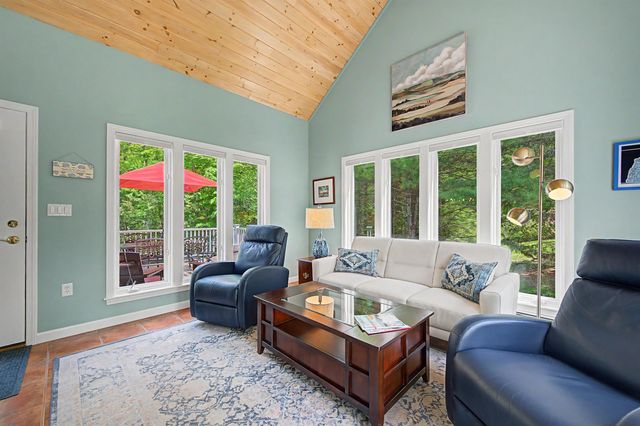 21 Conifer Lane, New London, NH 03257