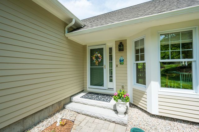 21 Conifer Lane, New London, NH 03257
