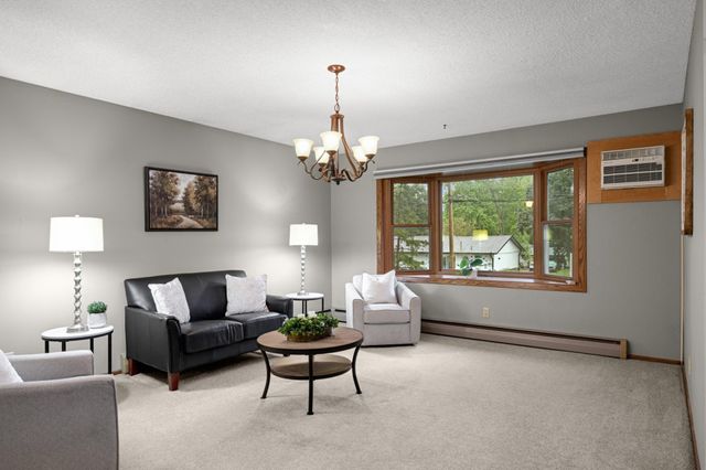 1326 21st Street W, Hastings, MN 55033