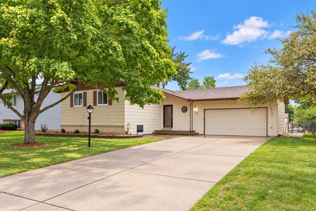 1326 21st Street W, Hastings, MN 55033