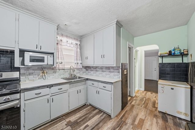 67 Philip Pl, Irvington Twp., NJ 07111