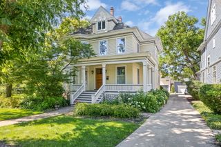 350 N Delaplaine Road, Riverside, IL 60546