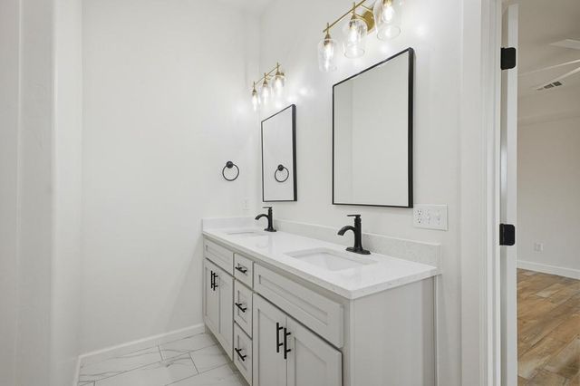 1228 Twin Oaks Drive, Blanchard, OK 73010