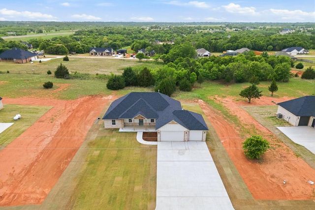 1228 Twin Oaks Drive, Blanchard, OK 73010