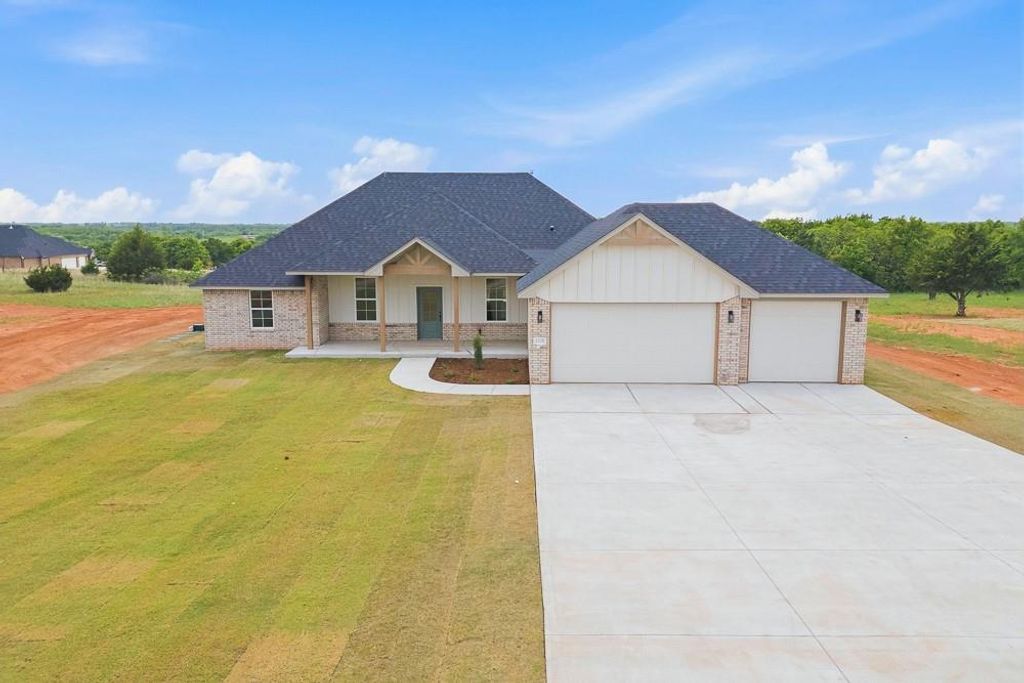 1228 Twin Oaks Drive, Blanchard, OK 73010