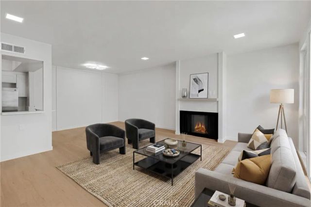 5142 Zelzah 25, Encino, CA 91316