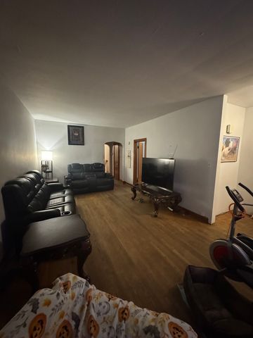 3945 W 55th Place, Chicago, IL 60629