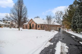 108 Lolabell Drive W, Valparaiso, IN 46385
