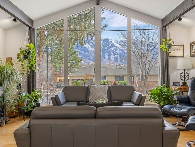 9078 S DAYBREAK DR, Sandy, UT 84093