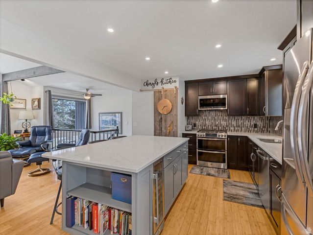 9078 S DAYBREAK DR, Sandy, UT 84093