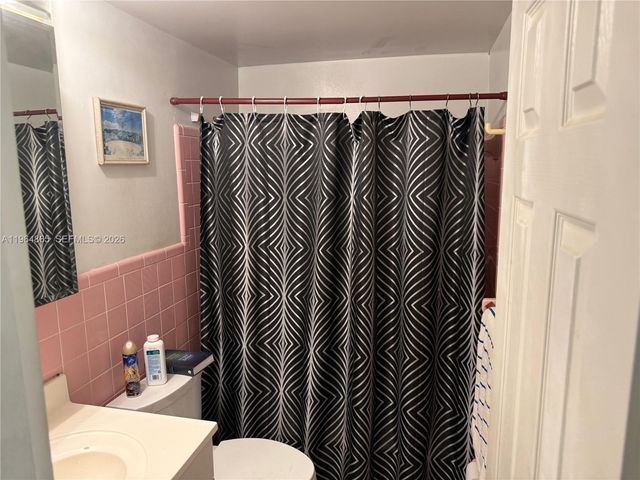 2500 Diana Dr 107, Hallandale Beach, FL 33009