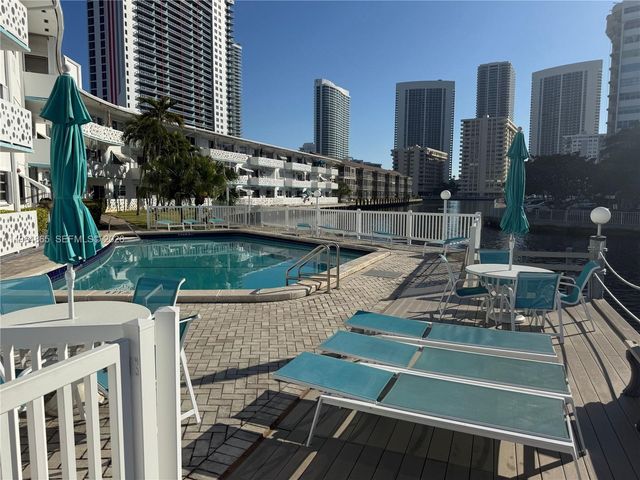 2500 Diana Dr 107, Hallandale Beach, FL 33009