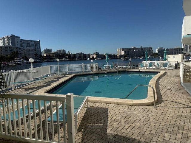 2500 Diana Dr 107, Hallandale Beach, FL 33009