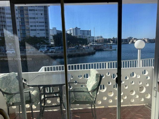 2500 Diana Dr 107, Hallandale Beach, FL 33009