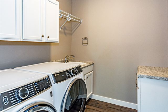 3873 Greens Grove Road, Center Point, IA 52213