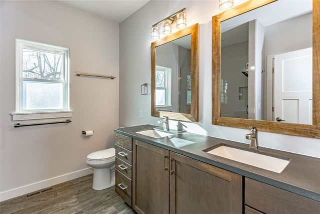 3873 Greens Grove Road, Center Point, IA 52213