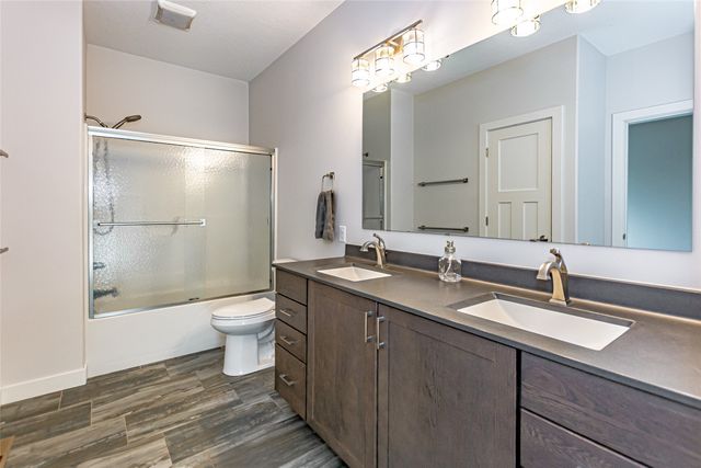 3873 Greens Grove Road, Center Point, IA 52213