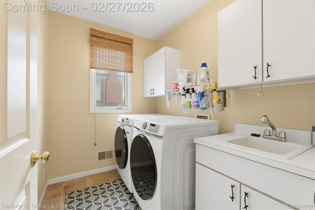 22165 Picadilly Circle, Novi, MI 48375