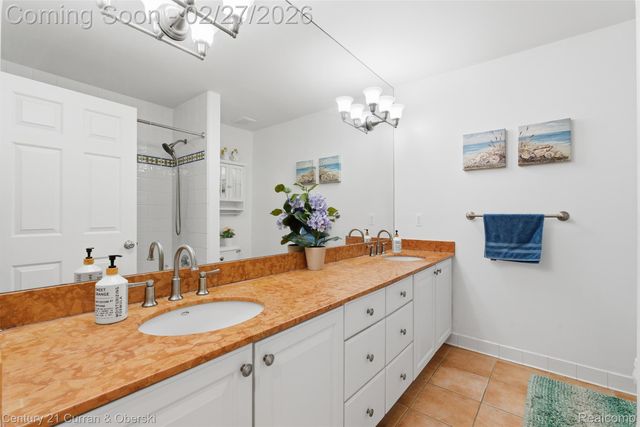 22165 Picadilly Circle, Novi, MI 48375