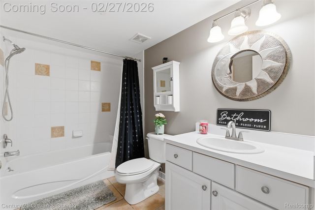 22165 Picadilly Circle, Novi, MI 48375