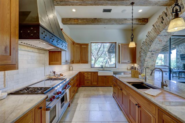 418 Cattle Trail DR, Dripping Springs, TX 78620